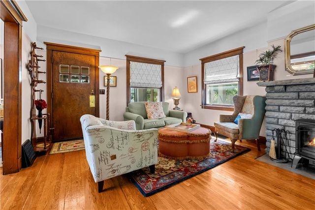 4218 Greenwood Place, Kansas City, MO 64111