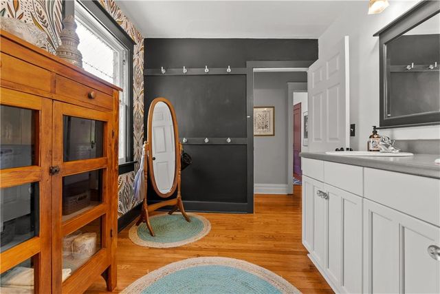 4218 Greenwood Place, Kansas City, MO 64111