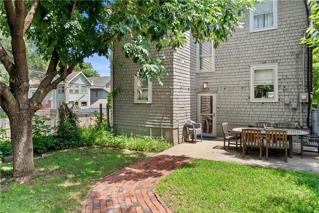 4218 Greenwood Place, Kansas City, MO 64111