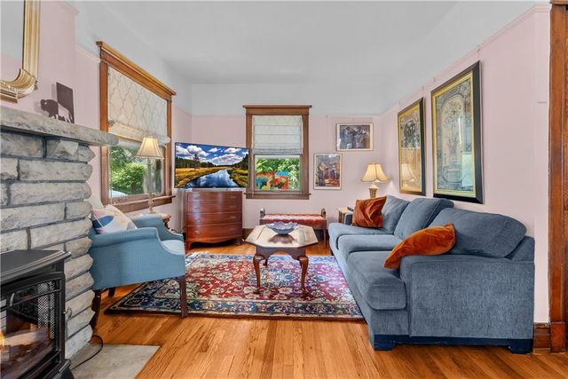 4218 Greenwood Place, Kansas City, MO 64111