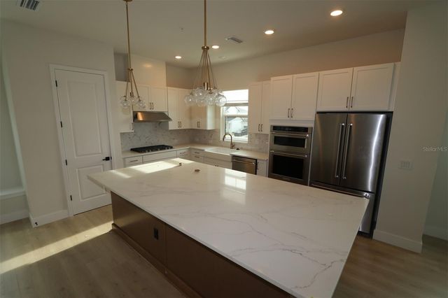 7200 SUTTON LANE, Sarasota, FL 34240