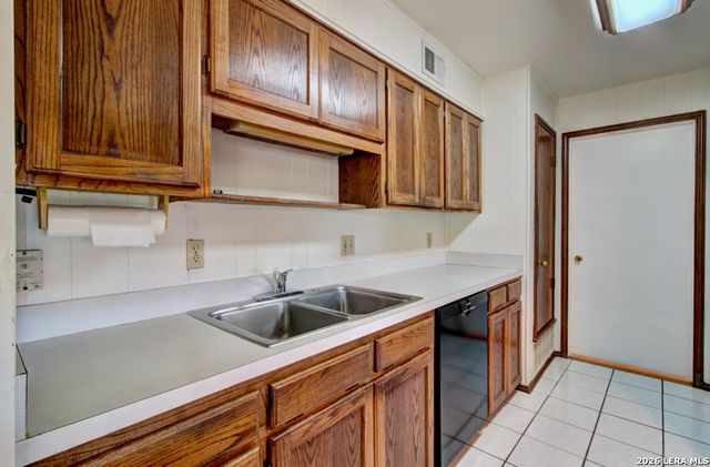 121 Young, Universal City, TX 78148