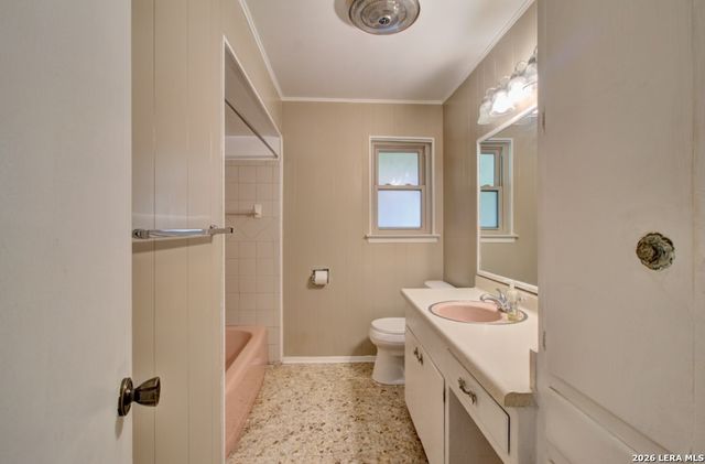 121 Young, Universal City, TX 78148