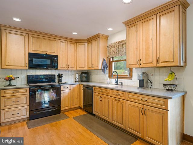 214 LEWISVILLE RD, Lincoln University, PA 19352
