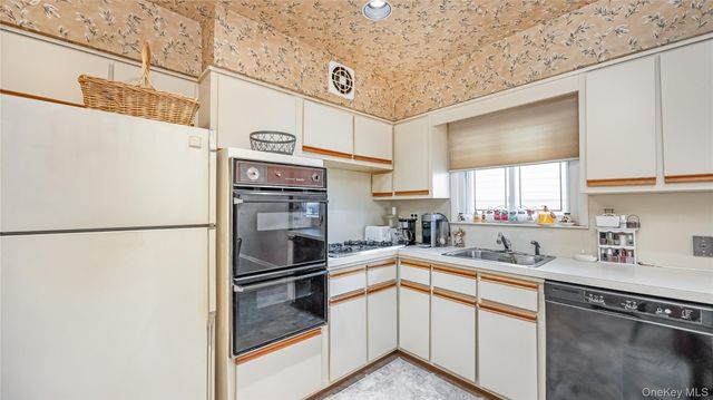 85-19 212th Street, Hollis Hills, NY 11427