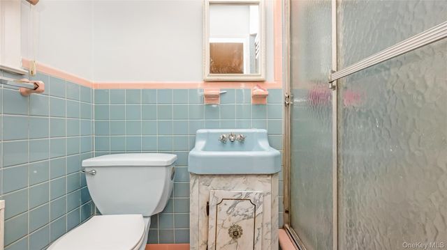 85-19 212th Street, Hollis Hills, NY 11427