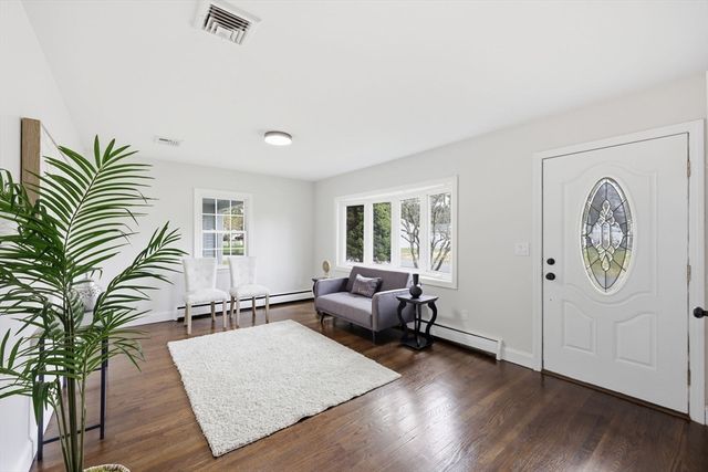 177 Flint St, Springfield, MA 01129