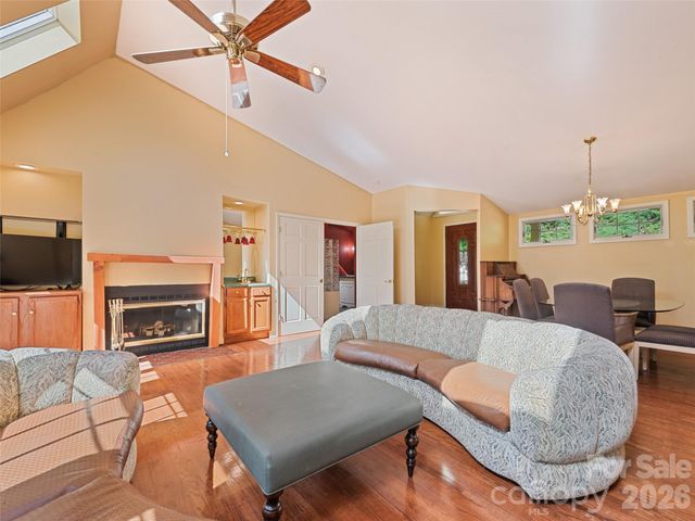 969 Mountain View Drive, Maggie Valley, NC 28751