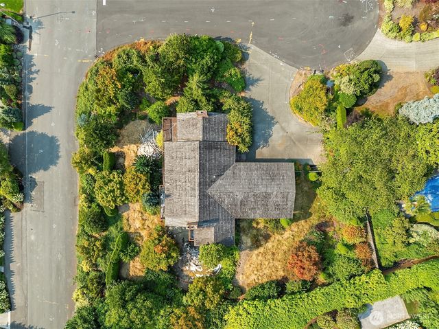 8811 NE 15th Place, Clyde Hill, WA 98004