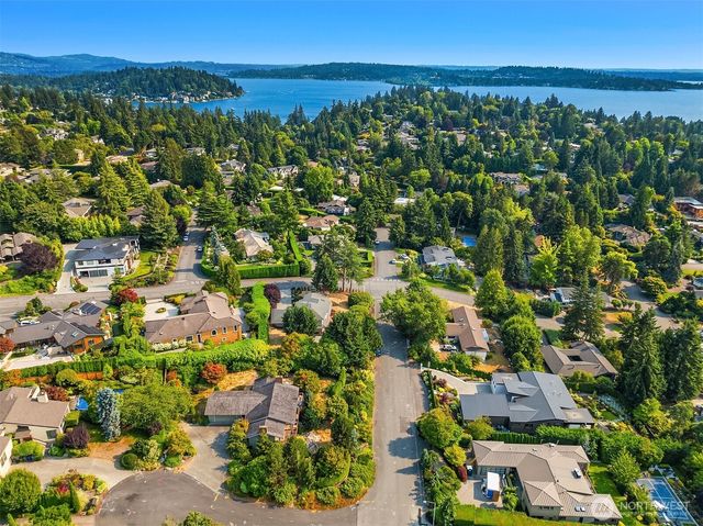8811 NE 15th Place, Clyde Hill, WA 98004
