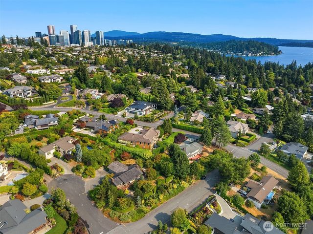 8811 NE 15th Place, Clyde Hill, WA 98004