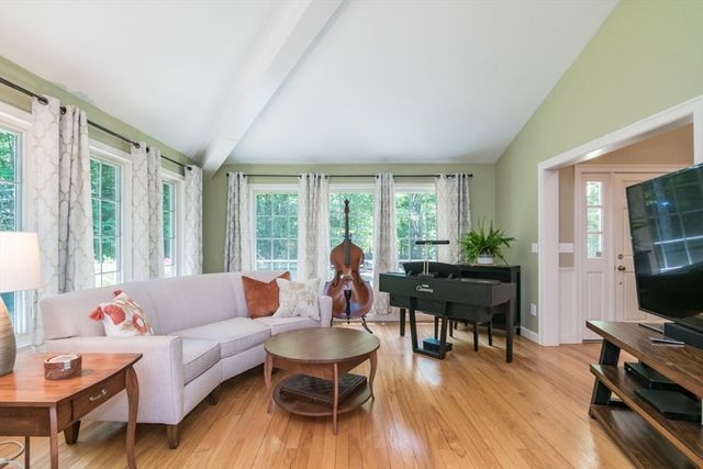 26 Briar Hill Rd, Williamsburg, MA 01096