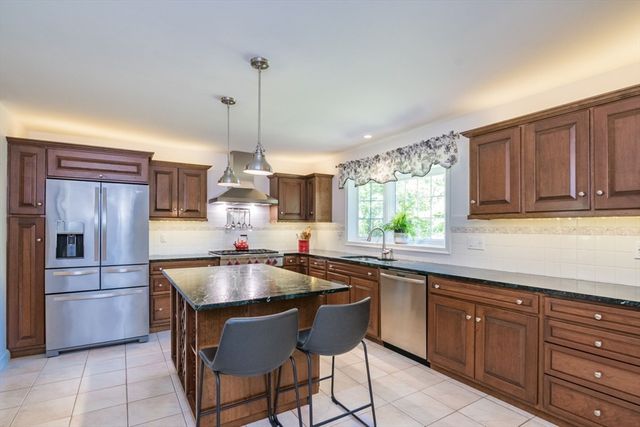 26 Briar Hill Rd, Williamsburg, MA 01096