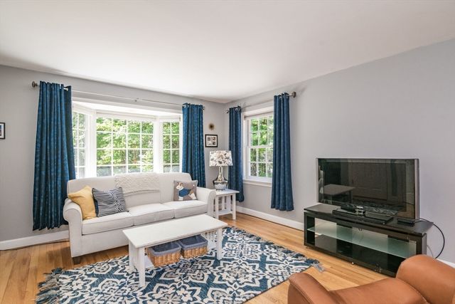 26 Briar Hill Rd, Williamsburg, MA 01096