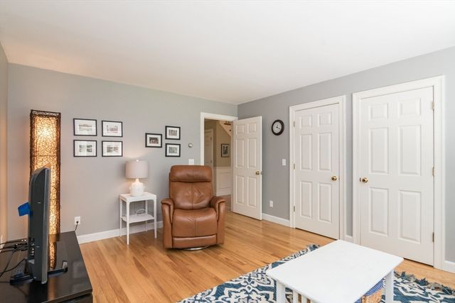 26 Briar Hill Rd, Williamsburg, MA 01096