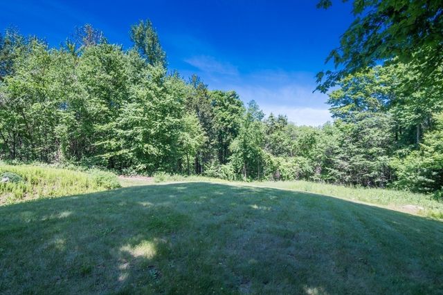 26 Briar Hill Rd, Williamsburg, MA 01096