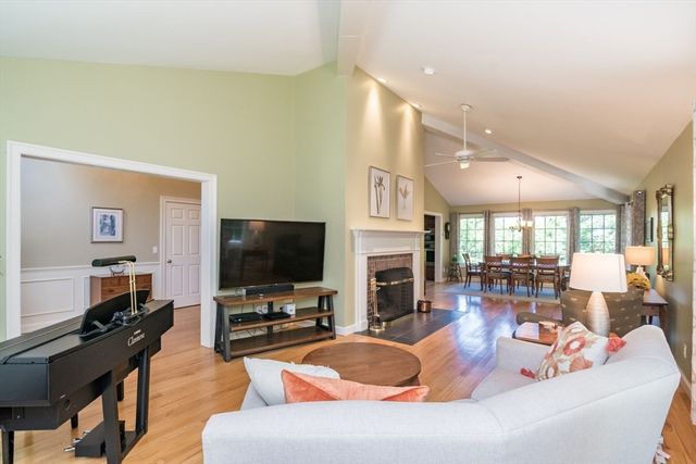 26 Briar Hill Rd, Williamsburg, MA 01096