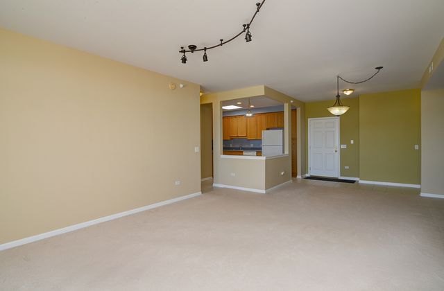 6801 N MILWAUKEE Avenue 707, Niles, IL 60714