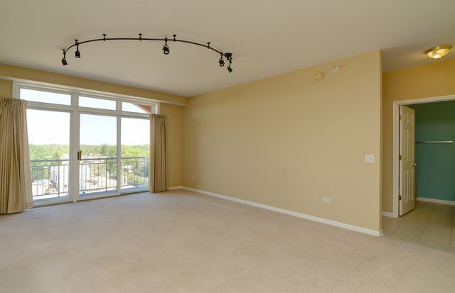 6801 N MILWAUKEE Avenue 707, Niles, IL 60714