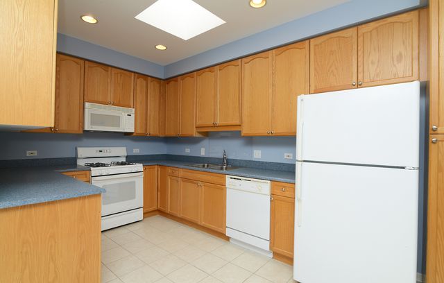 6801 N MILWAUKEE Avenue 707, Niles, IL 60714