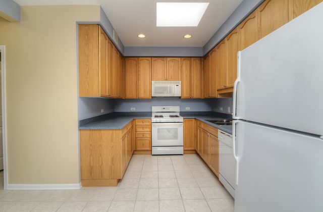 6801 N MILWAUKEE Avenue 707, Niles, IL 60714