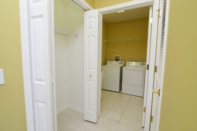 6801 N MILWAUKEE Avenue 707, Niles, IL 60714