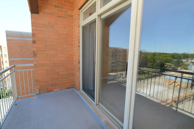 6801 N MILWAUKEE Avenue 707, Niles, IL 60714