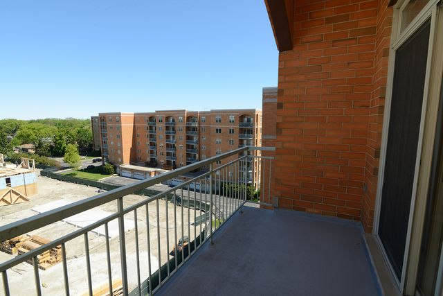 6801 N MILWAUKEE Avenue 707, Niles, IL 60714