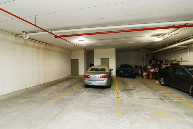 6801 N MILWAUKEE Avenue 707, Niles, IL 60714