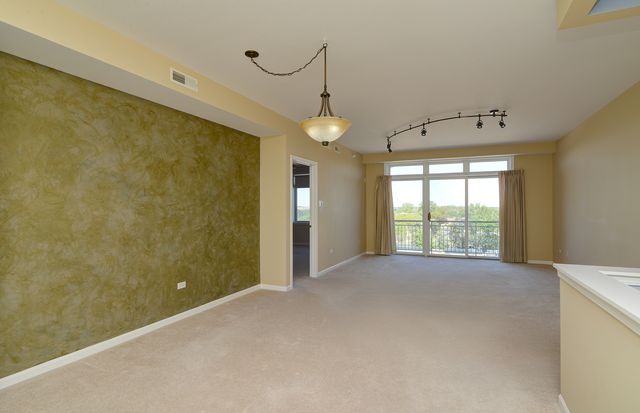 6801 N MILWAUKEE Avenue 707, Niles, IL 60714