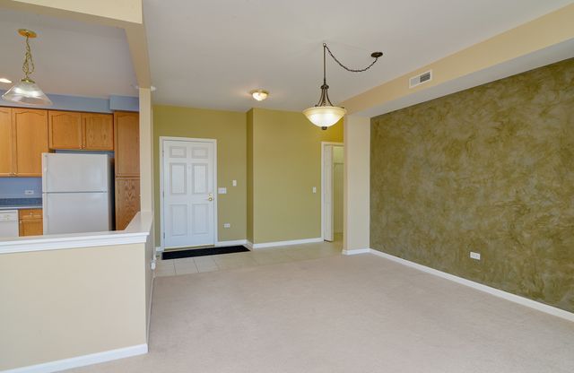 6801 N MILWAUKEE Avenue 707, Niles, IL 60714