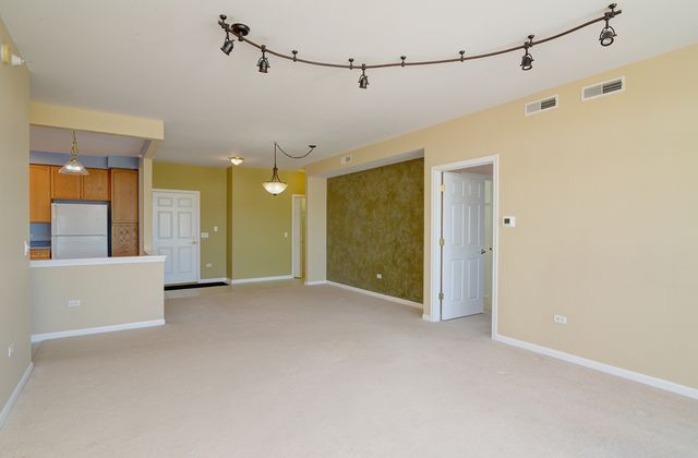 6801 N MILWAUKEE Avenue 707, Niles, IL 60714