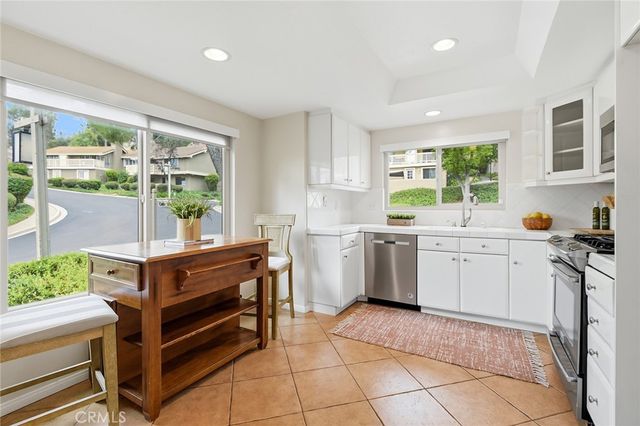 602 Calle Mirador, Oak Park, CA 91377