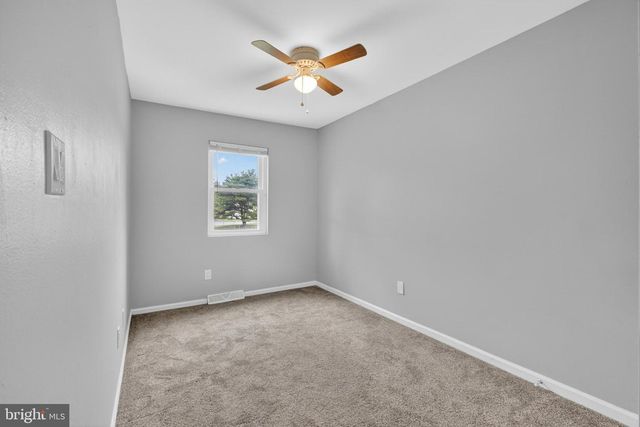 46 VILLAGE DR, Dover, DE 19904