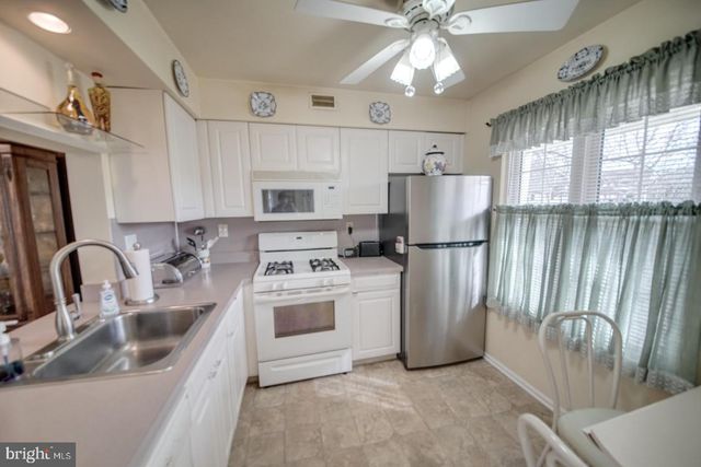 703 ABERDEEN LN, Blackwood, NJ 08012