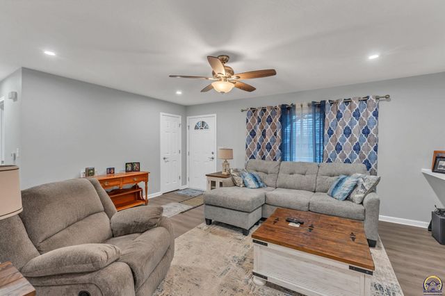 2600 SW Belle AVE, Topeka, KS 66614