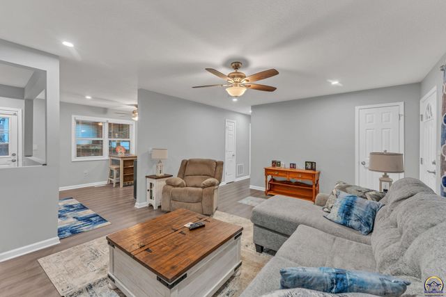 2600 SW Belle AVE, Topeka, KS 66614