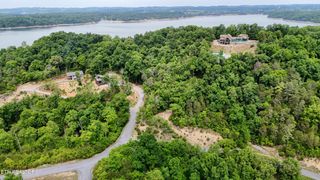 79 Stone Bridge Drive, Dandridge, TN 37725