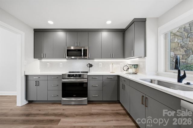 3677 Rock Bridge Drive NE, Conover, NC 28613