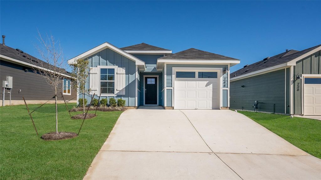 169 Celosia LOOP, Uhland, TX 78640