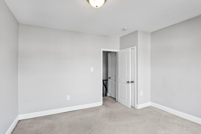 10 TAYLOR AVE, Audubon, NJ 08106