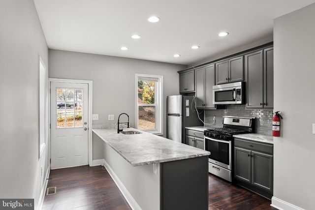 10 TAYLOR AVE, Audubon, NJ 08106