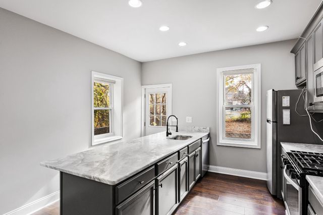 10 TAYLOR AVE, Audubon, NJ 08106