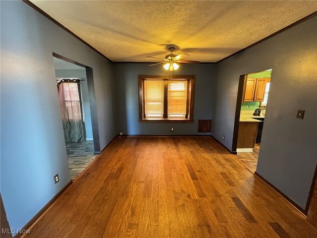 102 E Brookside Avenue, Akron, OH 44301