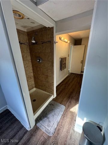 102 E Brookside Avenue, Akron, OH 44301