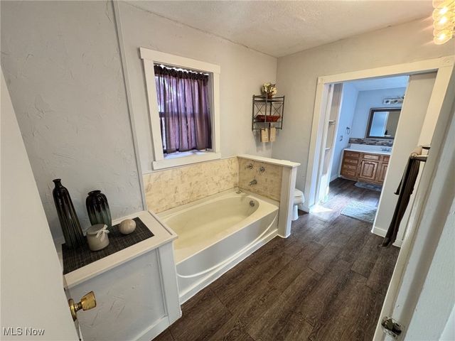 102 E Brookside Avenue, Akron, OH 44301