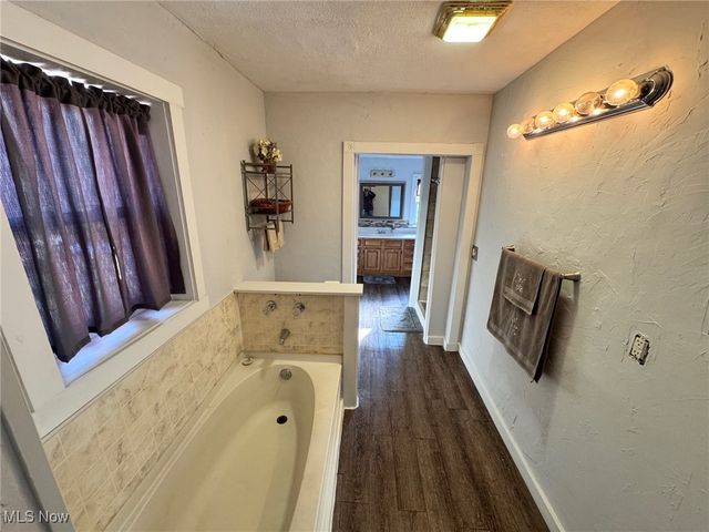 102 E Brookside Avenue, Akron, OH 44301