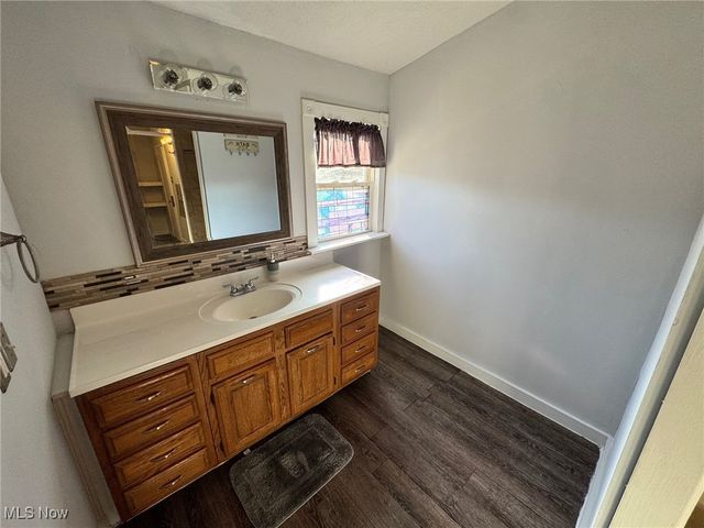 102 E Brookside Avenue, Akron, OH 44301