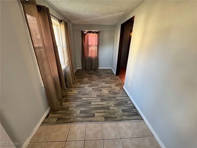 102 E Brookside Avenue, Akron, OH 44301