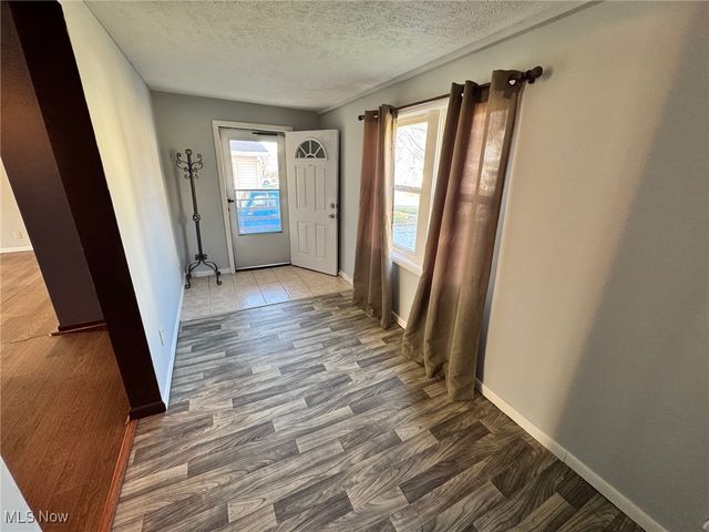 102 E Brookside Avenue, Akron, OH 44301